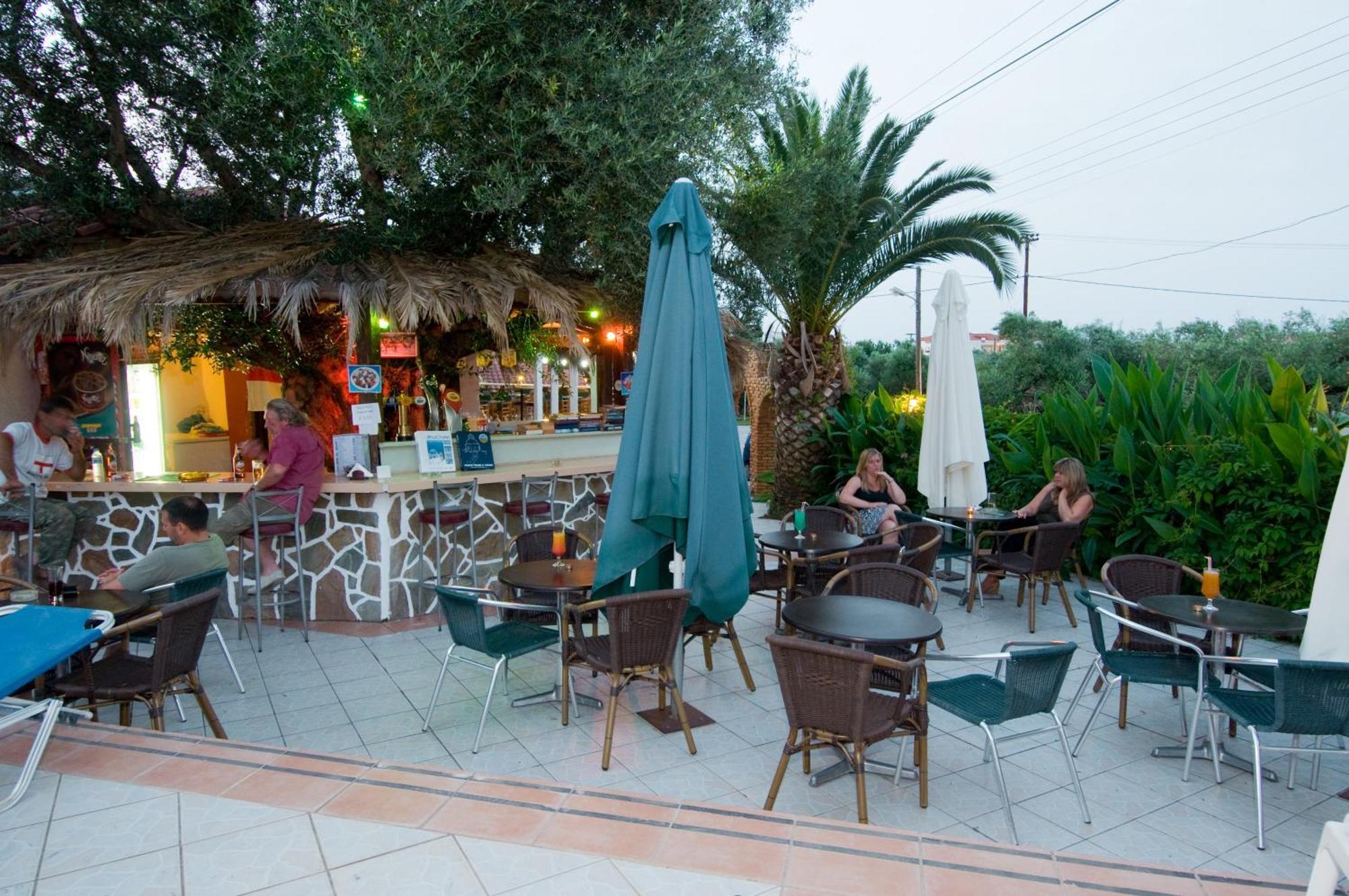 Callinica Hotel Циливи Екстериор снимка