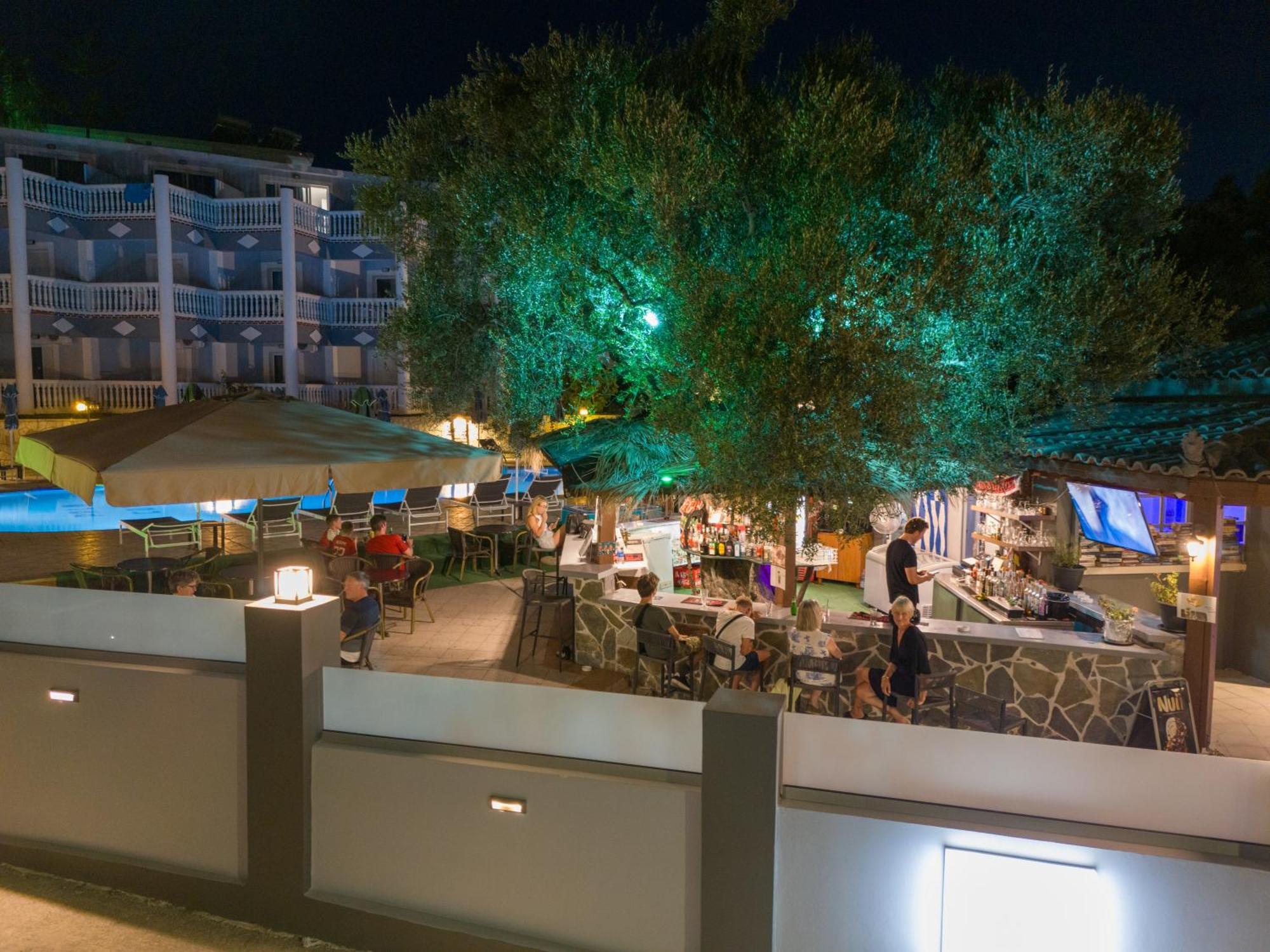 Callinica Hotel Циливи Екстериор снимка