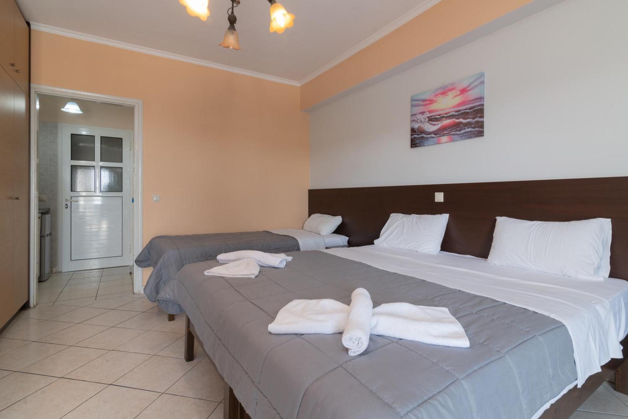Callinica Hotel Циливи Екстериор снимка
