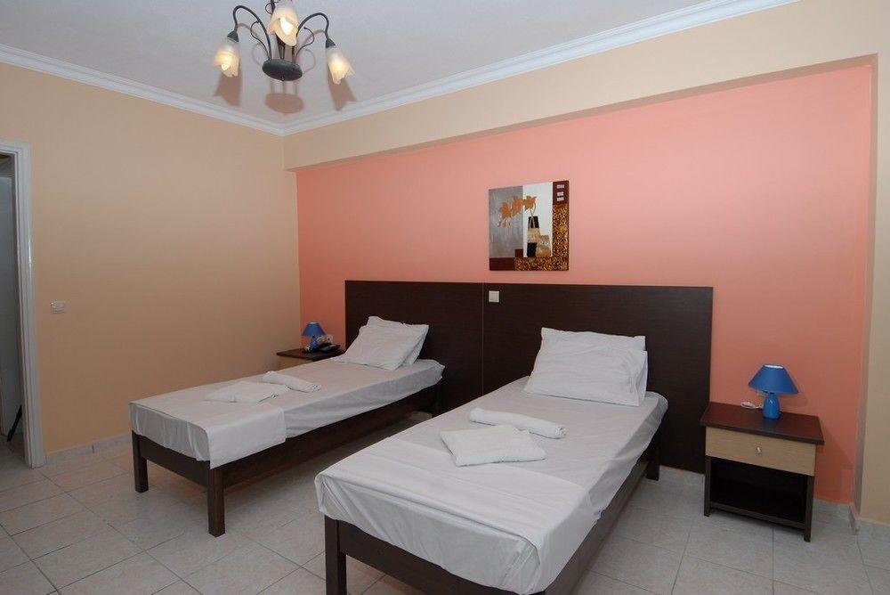 Callinica Hotel Циливи Екстериор снимка