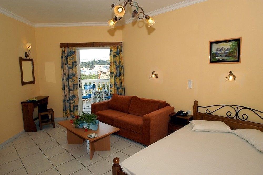 Callinica Hotel Циливи Екстериор снимка