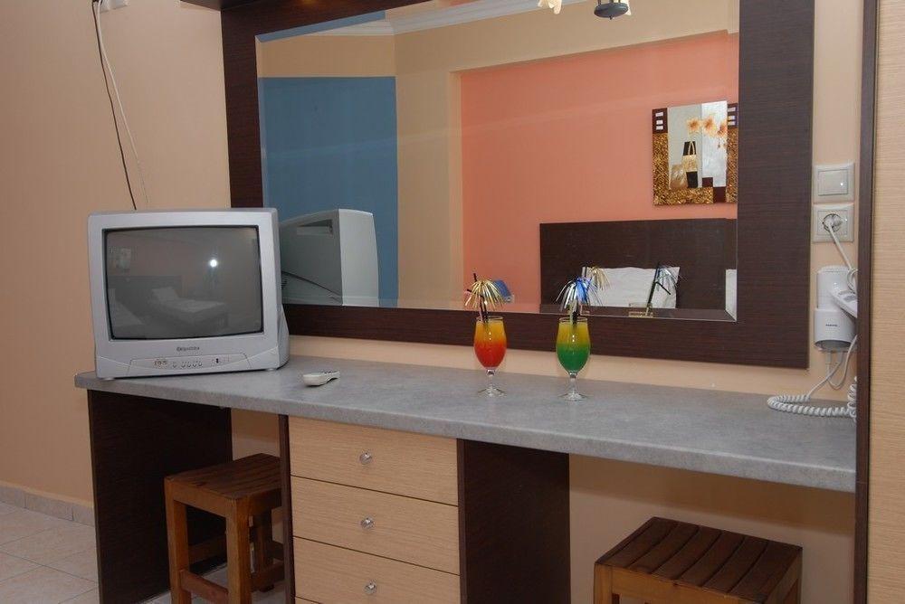 Callinica Hotel Циливи Екстериор снимка