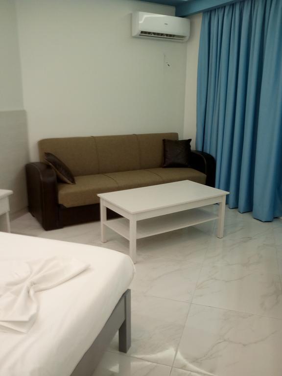Callinica Hotel Циливи Екстериор снимка