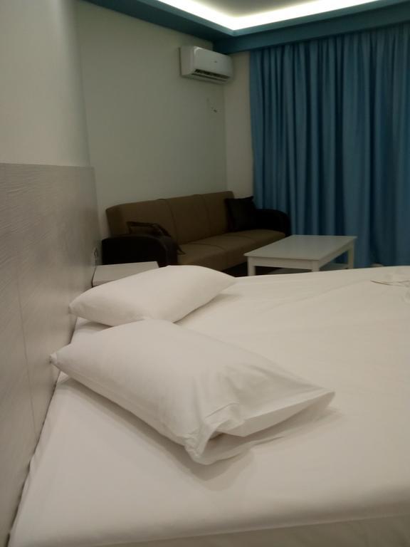 Callinica Hotel Циливи Екстериор снимка