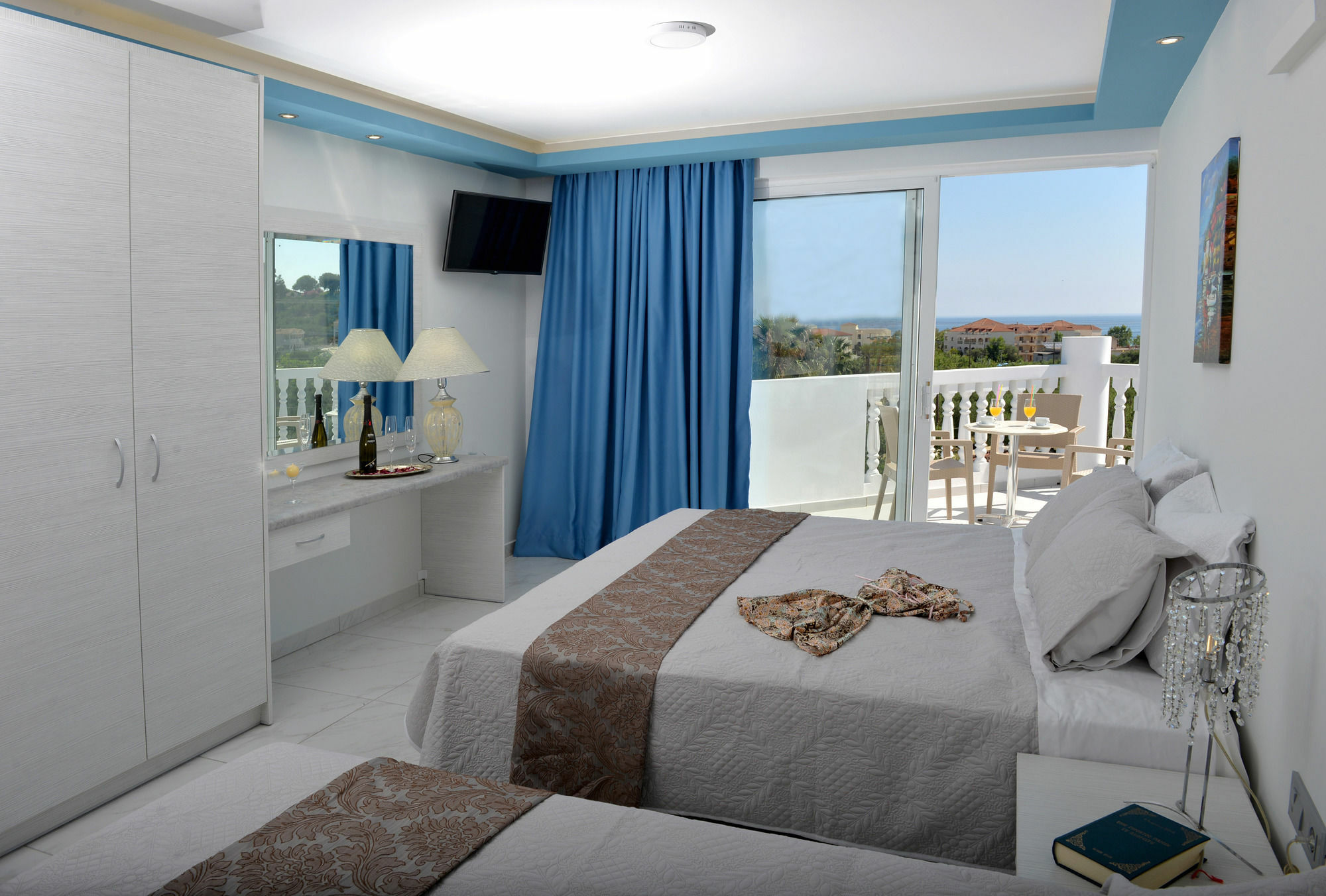 Callinica Hotel Циливи Екстериор снимка