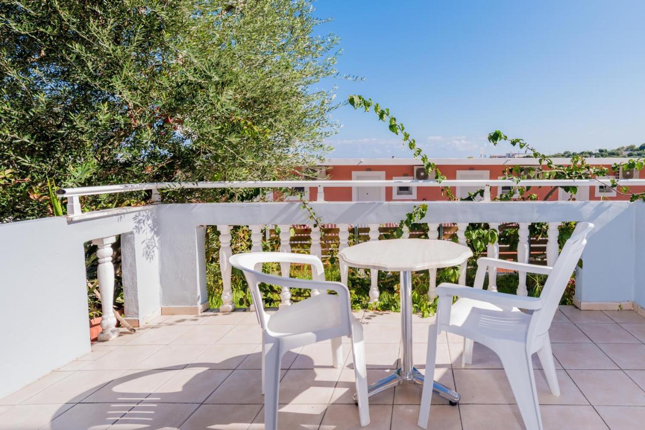 Callinica Hotel Циливи Екстериор снимка