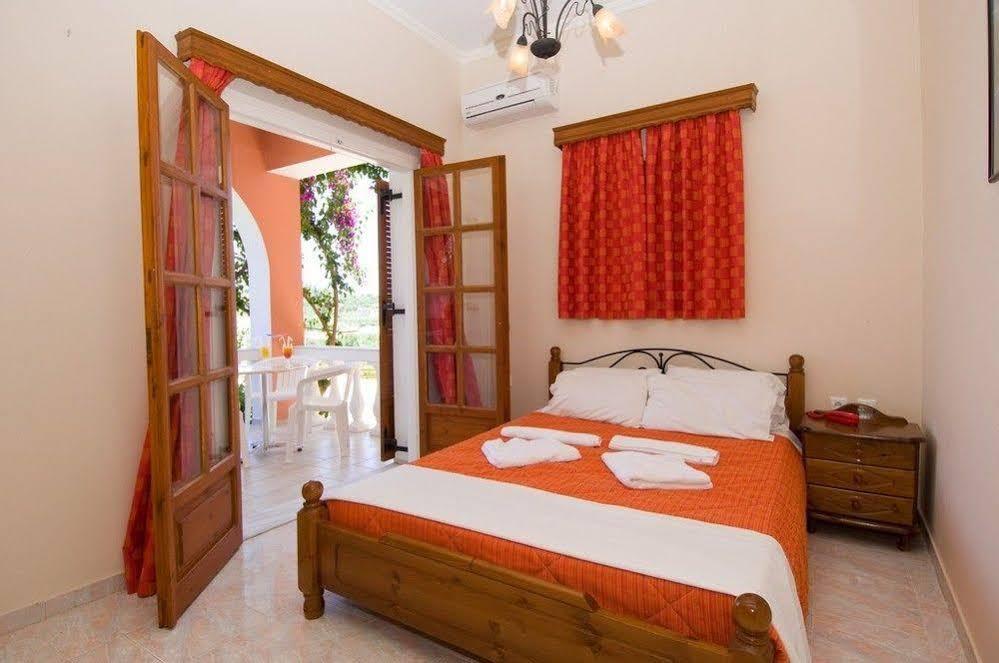Callinica Hotel Циливи Екстериор снимка