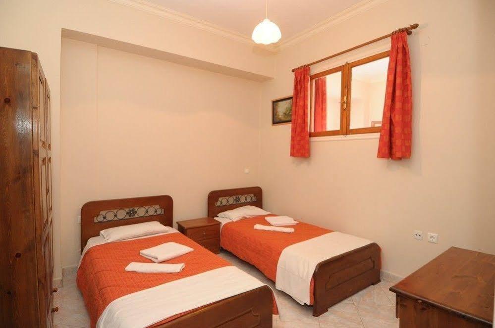 Callinica Hotel Циливи Екстериор снимка